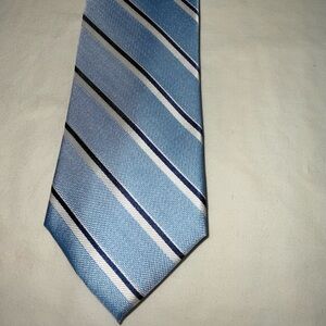 Chaps Men’s Blue Neck Tie with Navy and White Stripes.  NWT